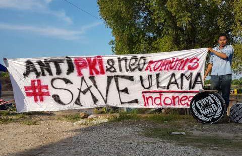 Dukung Tim Main di Tembilahan, Suporter PSPS Usung Spanduk #Saveulama 